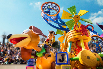 Woody Disney stars on parade resize