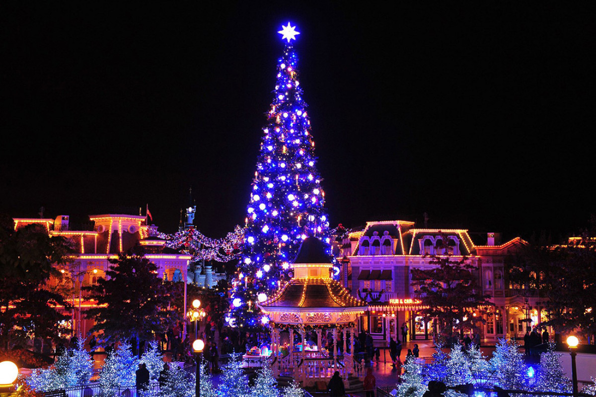 Christmas tree Main Street U.S.A. Disneyland Park