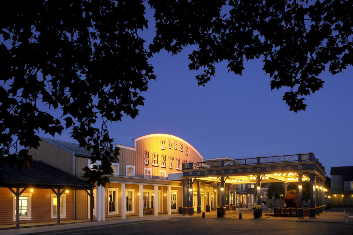 Disney Hotel Cheyenne 01