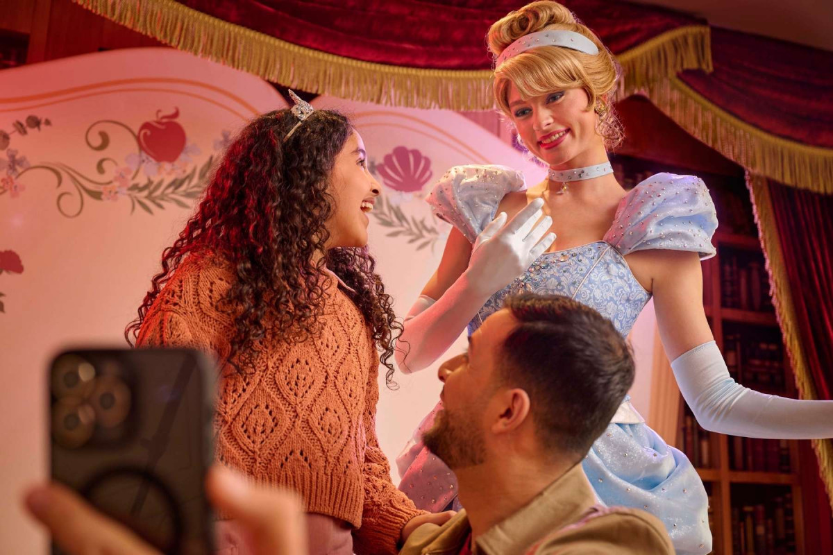 Guests in Disneyland Hotel