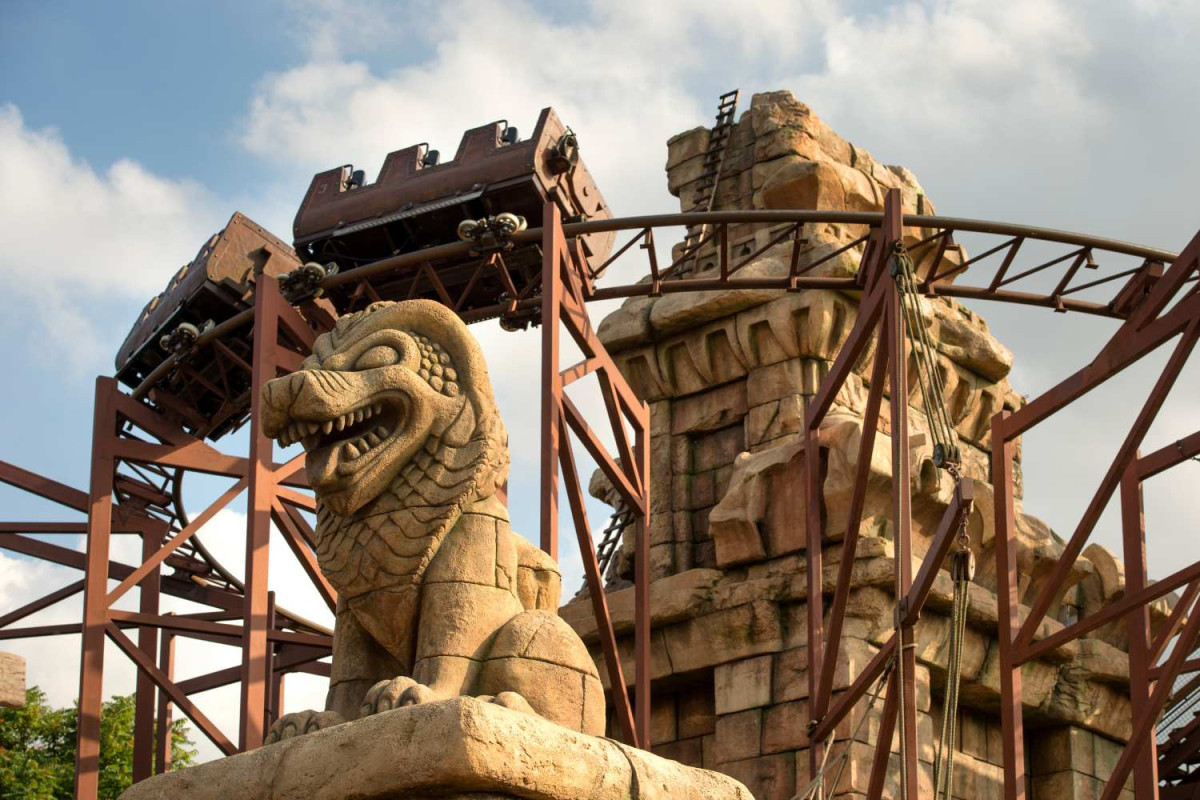 Indiana Jones and the Temple of Peril Disneyland Park v2